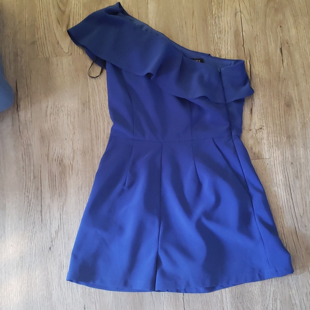 Royal blue ruffled one sleeve short romper